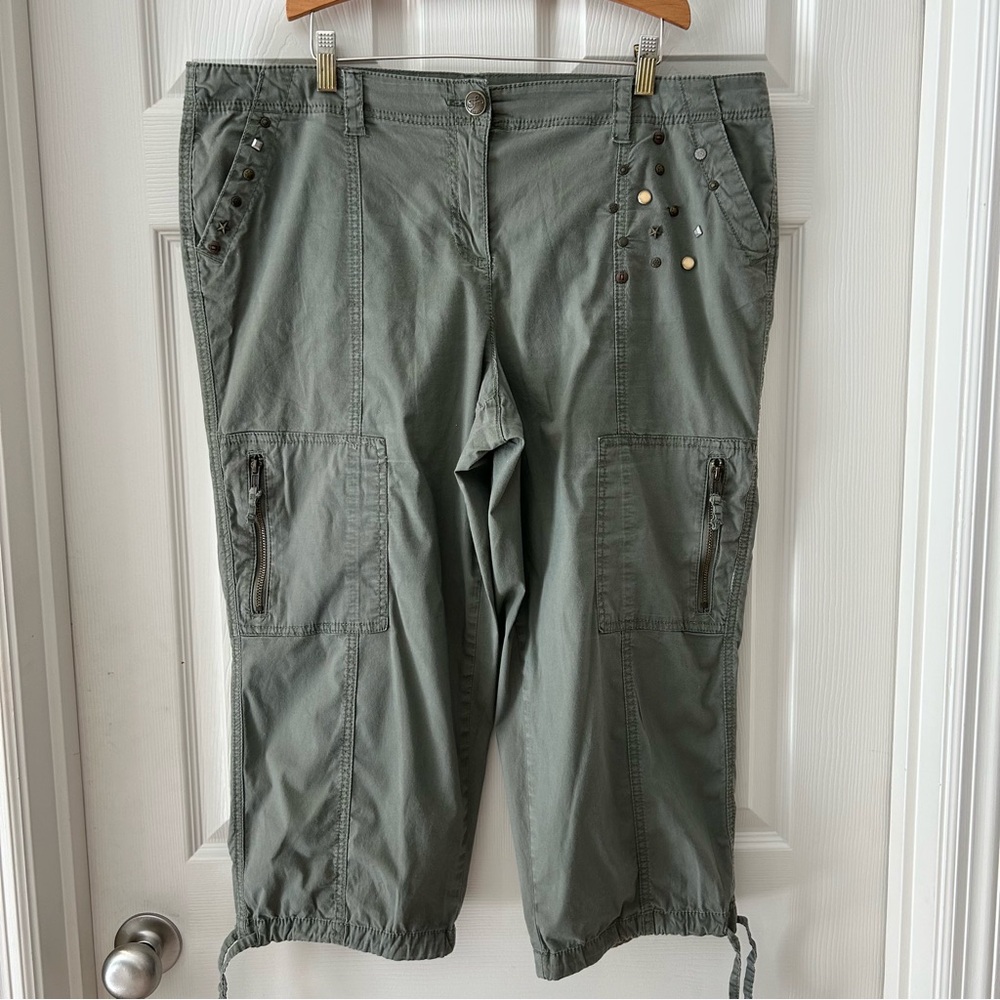 Style & Co. Y2K Studded Green Capri Pants